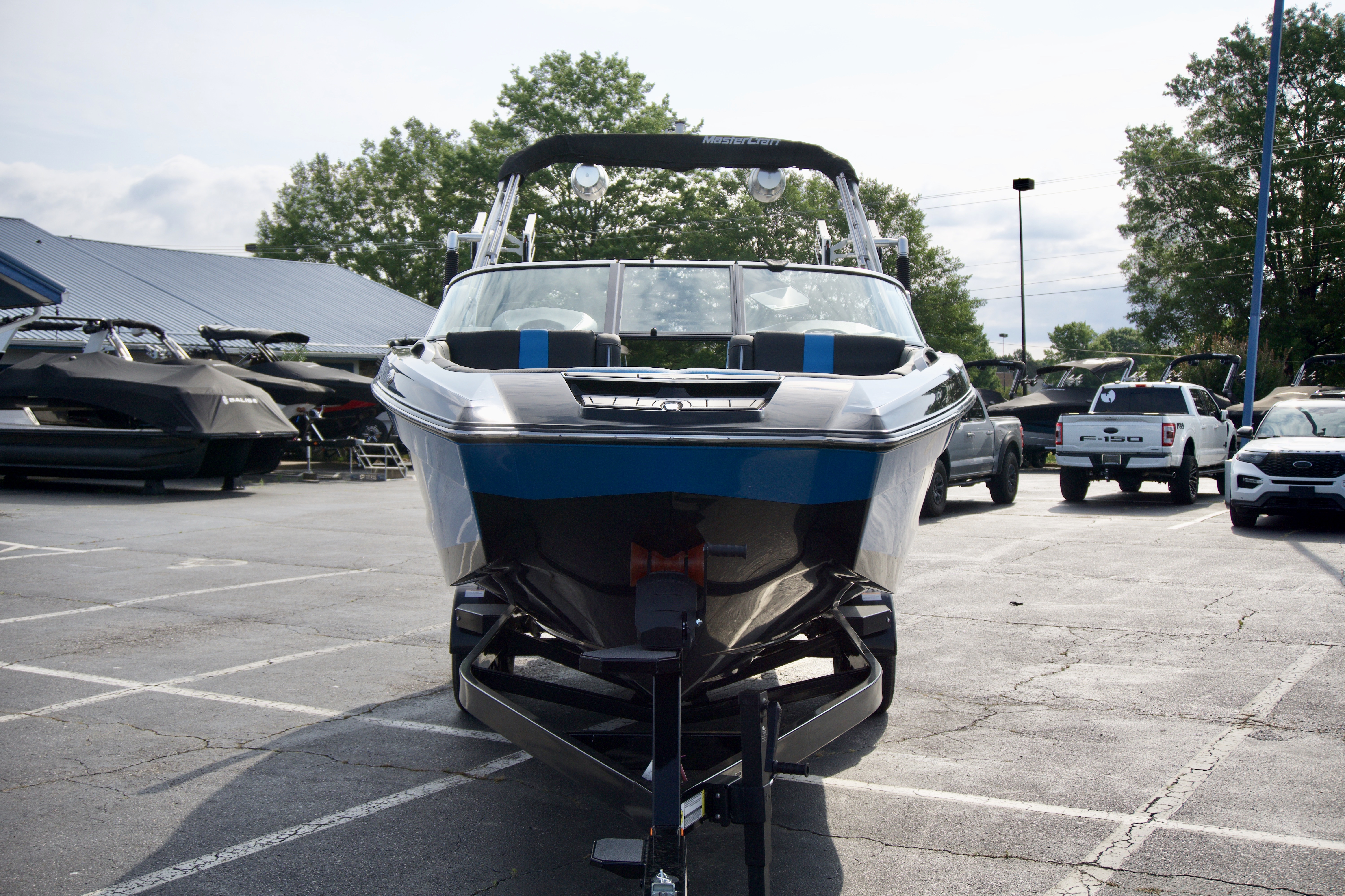 2019 MasterCraft X24 [5] 1M25119A